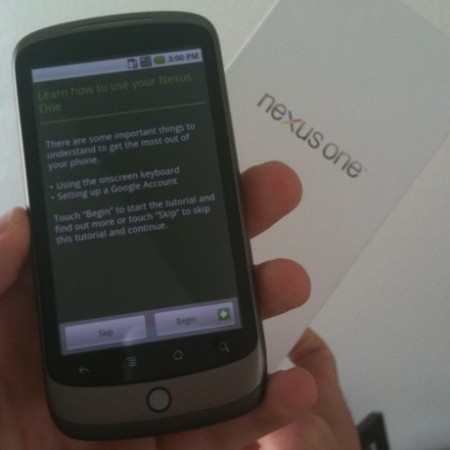 Nexus One - Toma por enfrente con el asistente de inicio