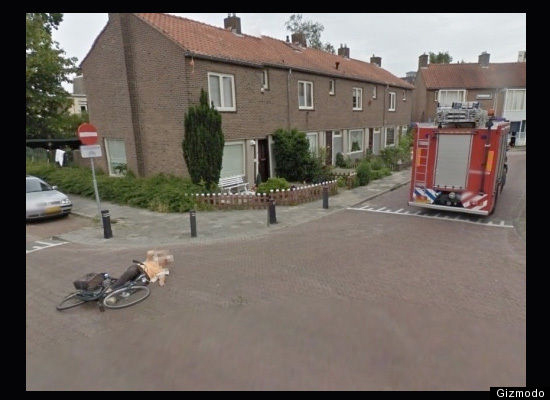 Google Street View - Señora atropellada por el camión de bomberos